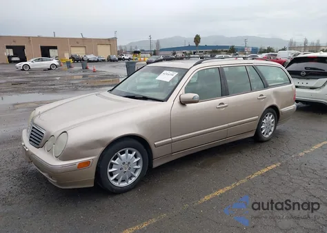 2001 Mercedes-Benz E 320 z USA, uszkodzony, nr VIN WDBJH65JX1B213818